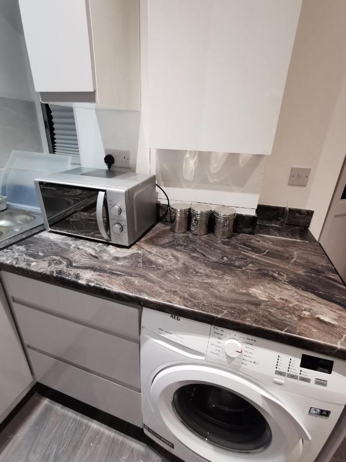 Studio Self Contained Double Bedroom Londra Esterno foto